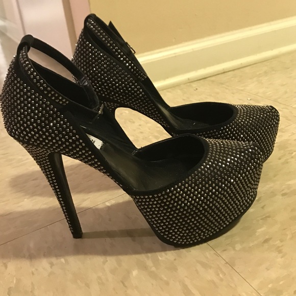 Steve Madden platform pumps with ankle straps!
