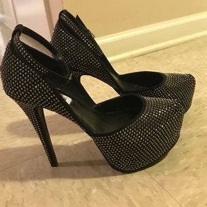 Steve Madden platform pumps with ankle straps!