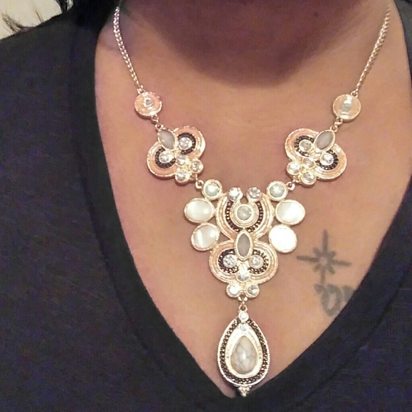 gorgeous gold necklace!! - Picture 2 of 3