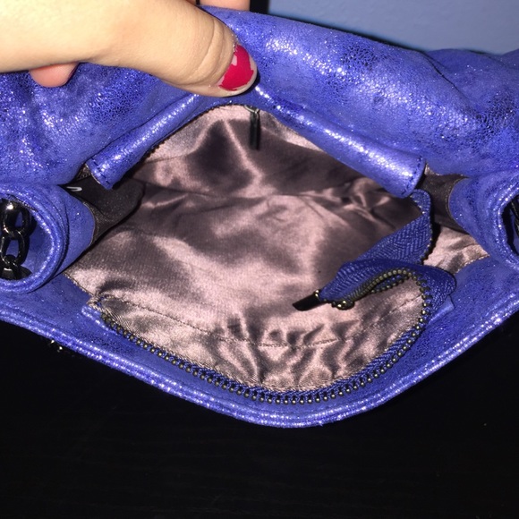 🆕Metallic Blue Purse🆕 - Picture 3 of 4
