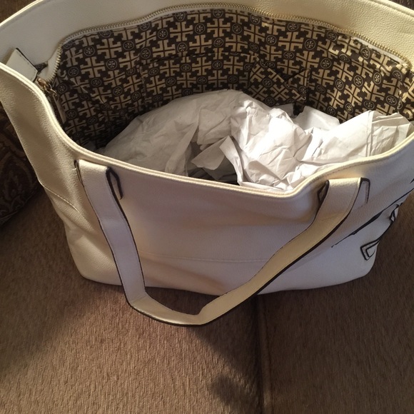 Tory Burch 18 1/2 by 11