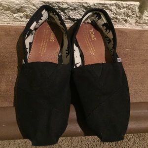 Toms black canvas shoes