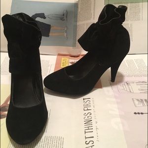 Heel black shoes
