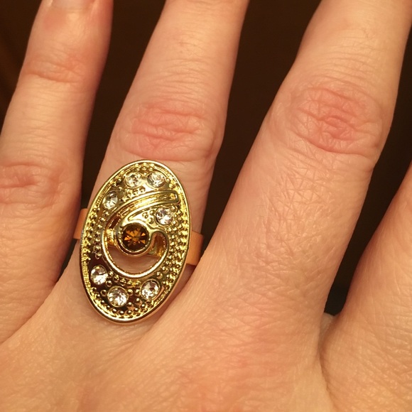 Gold color adjustable ring.