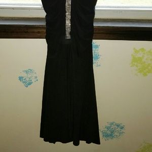 Halter dress, v-neck black dress.