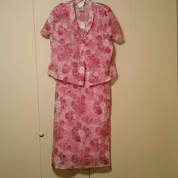 2 piece 100% polyester, used good condition - Picture 1 of 1