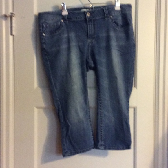 Forever 21 denim capris