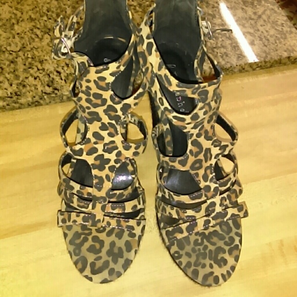 Cheetah print heels size 8.5 - Picture 4 of 4