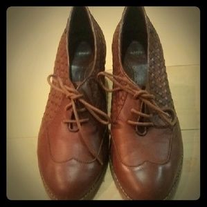 Bass Leather Oxford Heels Size 8
