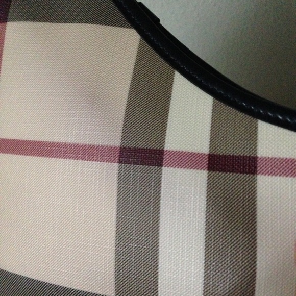 ❌ SOLD ❌ Burberry Larkin hobo shoulder purse - Picture 2 of 4