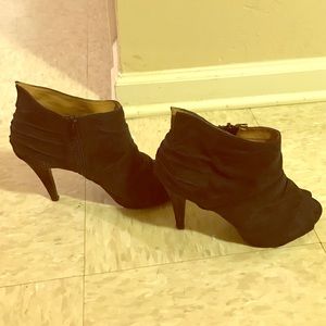 Nine West peep-toe Bootie!