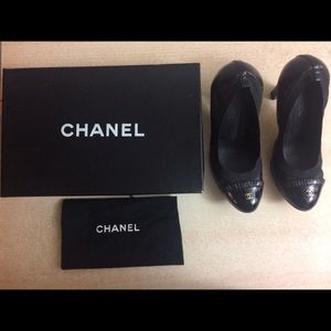 CLASSIC CHANEL PUMPS
