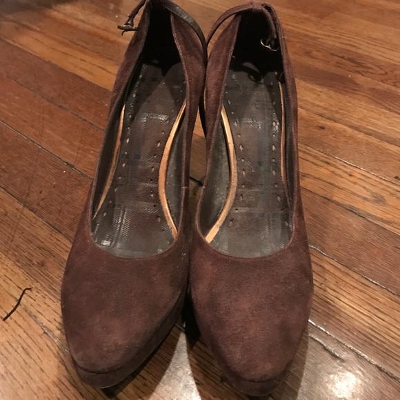 Brown suede BCBG pumps