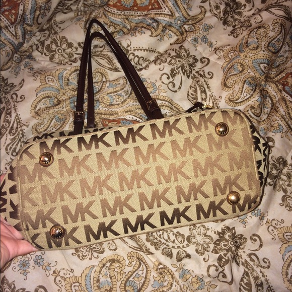 Authentic MK Jet Set Tote - Picture 2 of 4