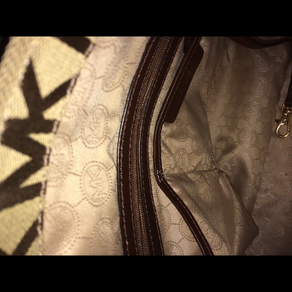 Authentic MK Jet Set Tote - Picture 3 of 4