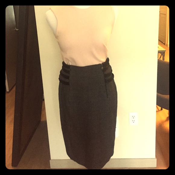 Emporio Armani wool pencil skirt.