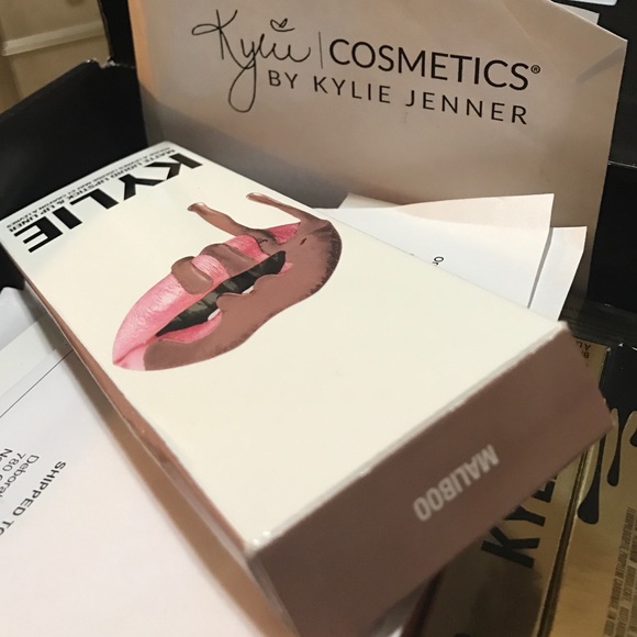 Authentic Kylie Maliboo lip kit .