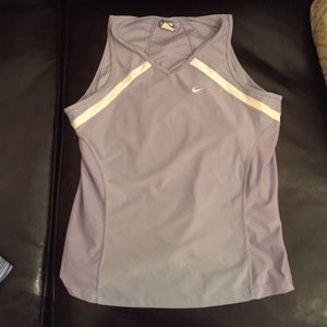 Sleeveless tennis shirt