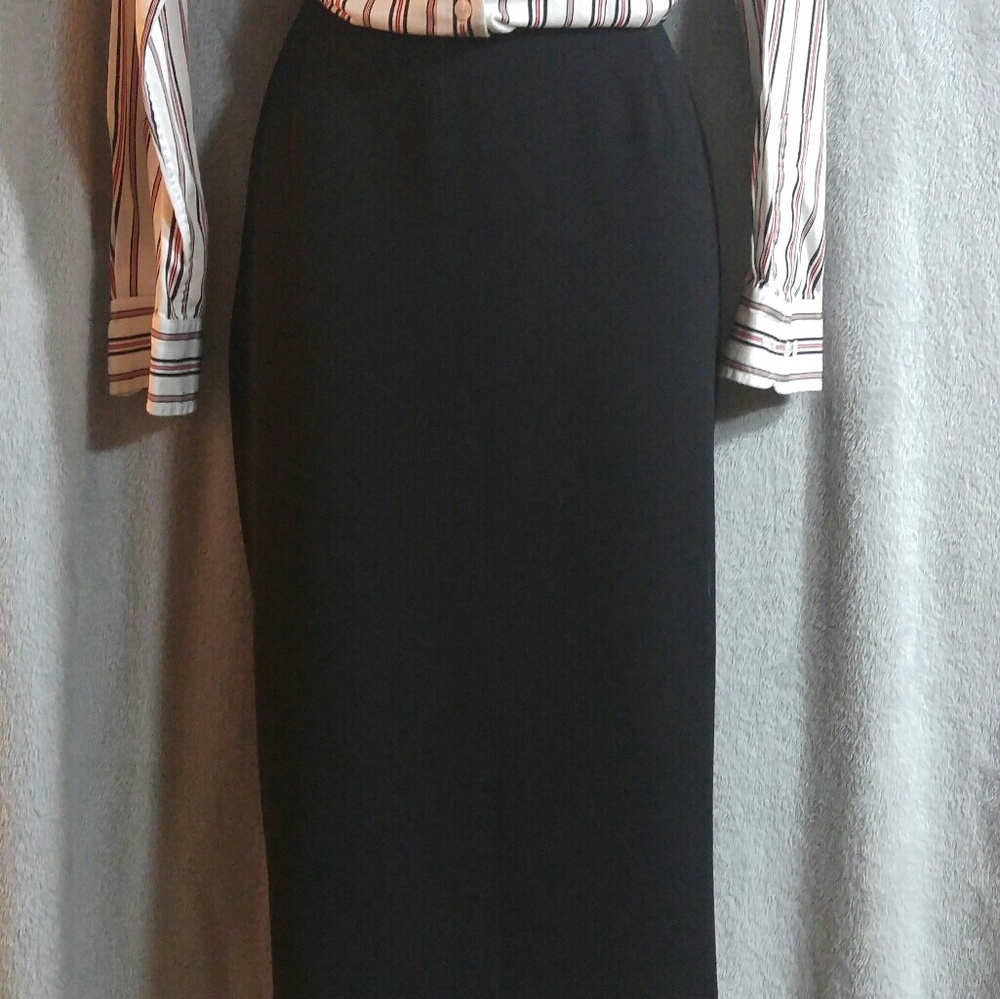 Jones wear black below knee skirt