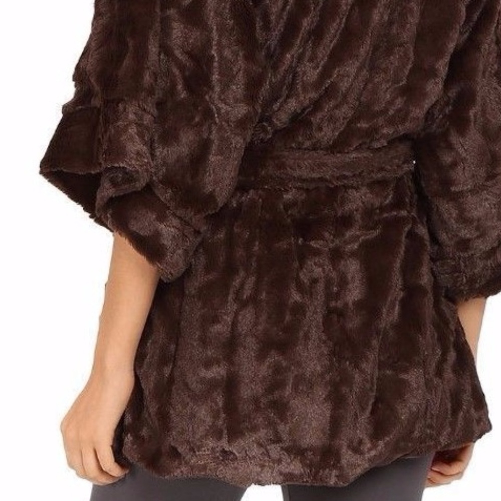 Natori Faux Fur Short Kimono Robe in Wild Brown - Picture 4 of 7