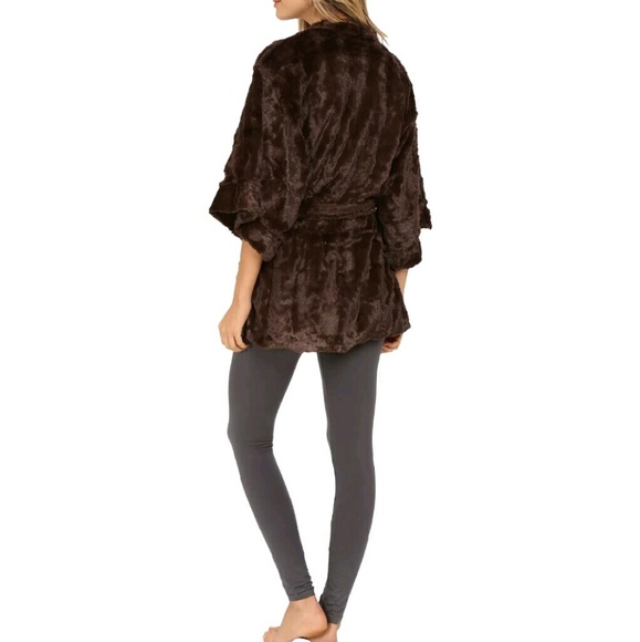 Natori Faux Fur Short Kimono Robe in Wild Brown - Picture 5 of 7