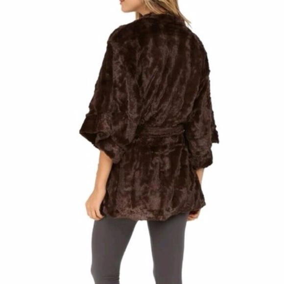 Natori Faux Fur Short Kimono Robe in Wild Brown - Picture 7 of 7