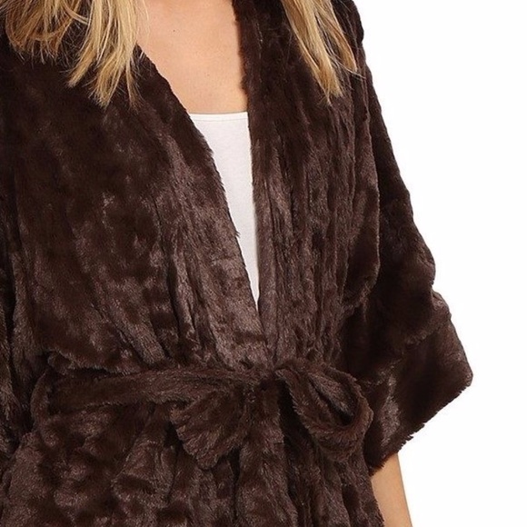 Natori Faux Fur Short Kimono Robe in Wild Brown - Picture 3 of 7