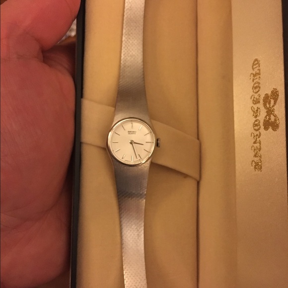 Ladies Seiko silver watch