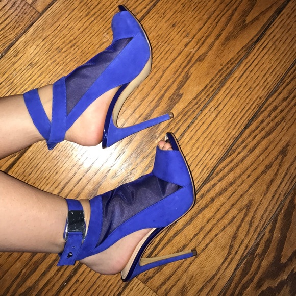 Guess 👠 - Picture 2 of 3