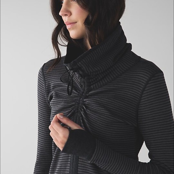 Lululemon In a Cinch long sleeve 6