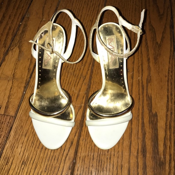 White and gold 👠