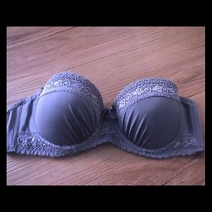 Grey lace detailed strapless bra