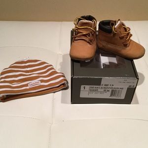 💥AUTHENTIC 💥 Infant Timberland Boot & Hat Set