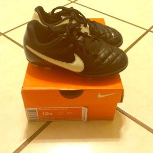 Nike jr tiempo cleats