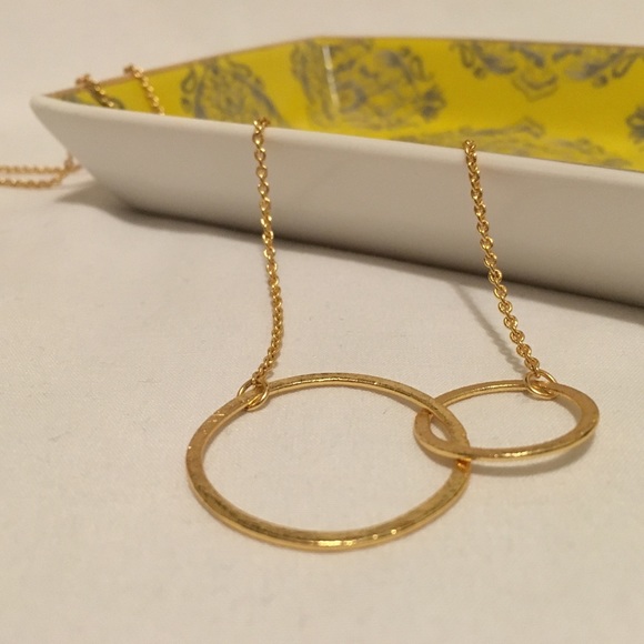 Interlocking circles necklace