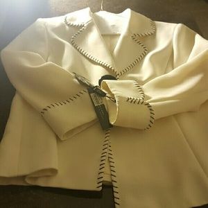 Beautiful beige brand new tahari jacket