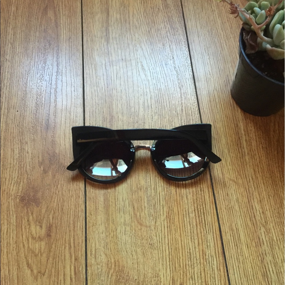🍂ONE HOUR SALE NEW CATEYE SUNGLASSES - Picture 6 of 6