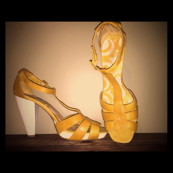 Vintage Kenneth Cole pumps