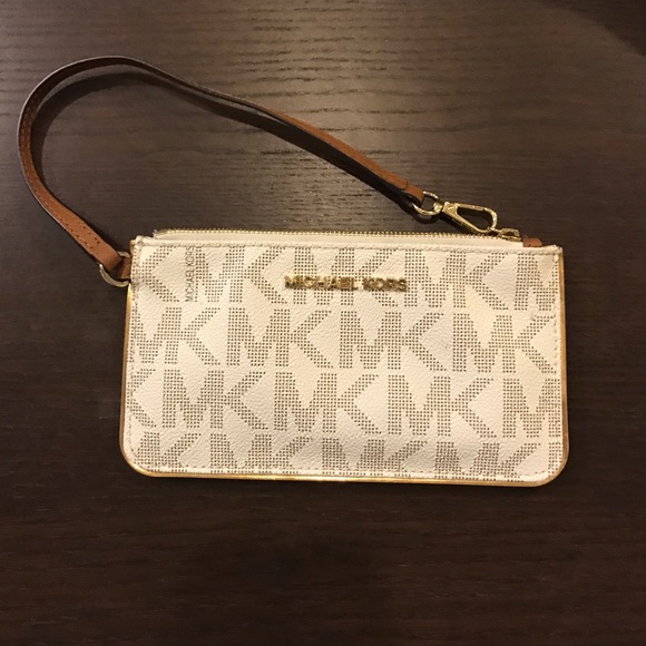 Michael Kors Jet Set Wristlet