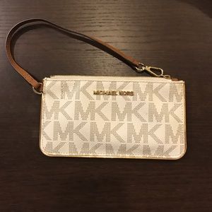 Michael Kors Jet Set Wristlet