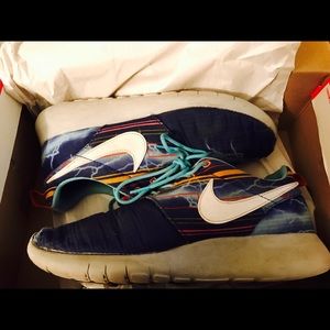 Nike Roshe one print 7Y or 8.5 Women