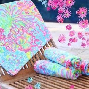 $4️⃣0️⃣Lilly Pulitzer Lovers Coral Beach Towel NWT