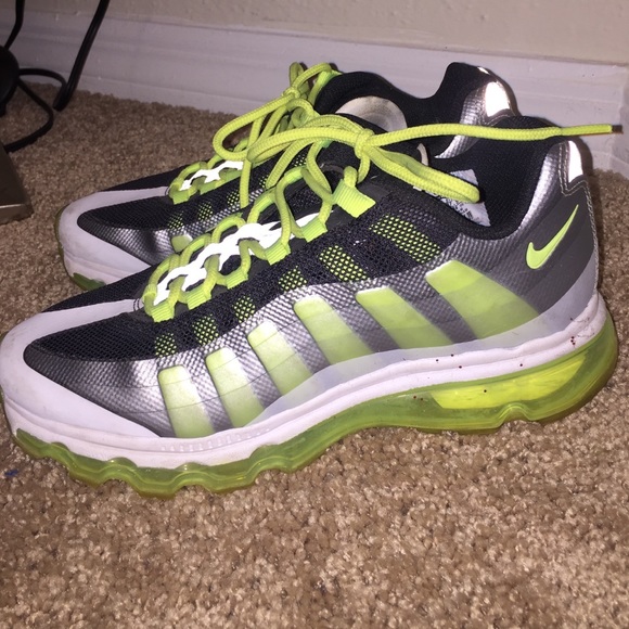 Nikes - Picture 2 of 3