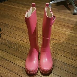Rubber rain boots