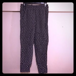 Women's Capri w/ crab print.