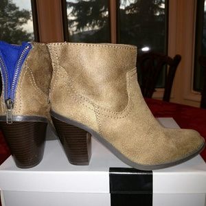 🎉HP🎉 Mossimo Ankle Boots1/2017