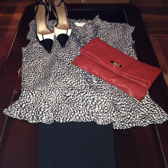 Allison Taylor Tops - 🌺HP 5/7&5/9/17 Blk& White Fancy Blouse🌺