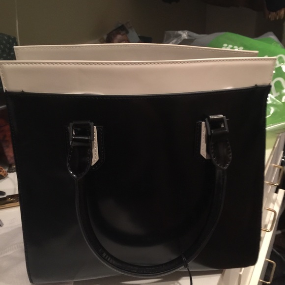 Alice and olivia satchel