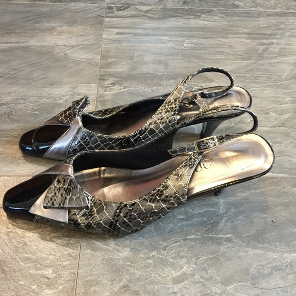 Pumps - Picture 2 of 3