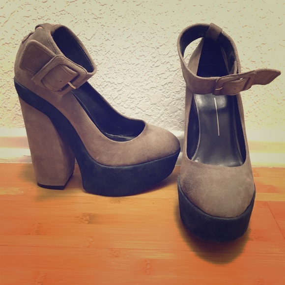 Dolce Vita platform pumps.